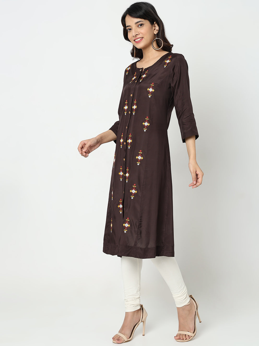 Nylangan Straight Fit Embroidered Kurta