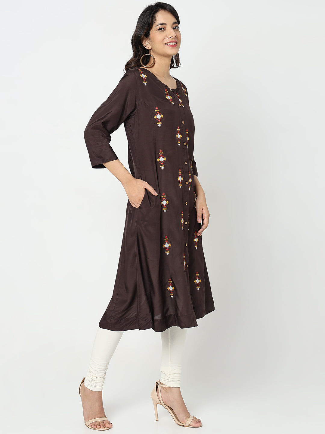 Nylangan Straight Fit Embroidered Kurta