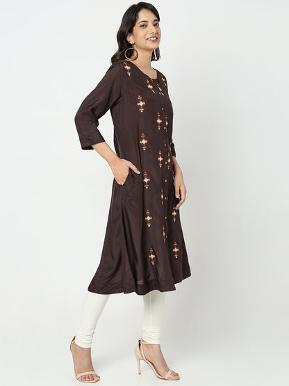 Nylangan Straight Fit Embroidered Kurta