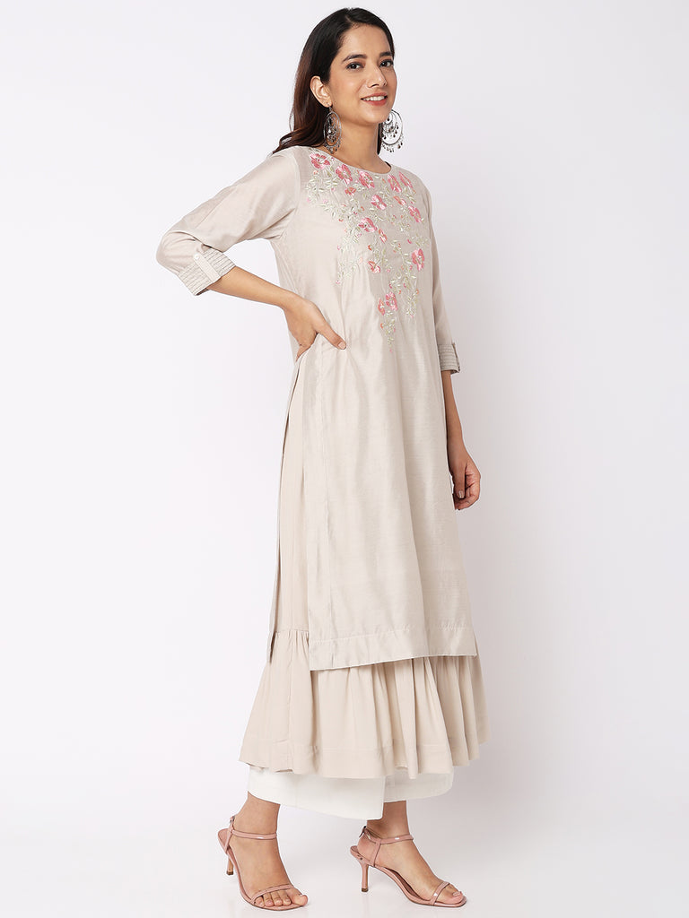 Nylangan Women Wearing Grey Shantoon Embroidered Kurta