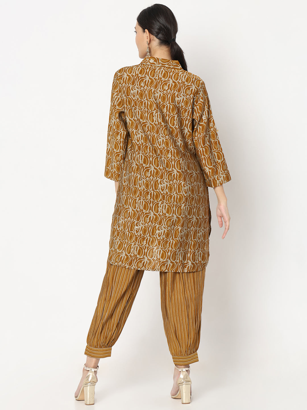 Straight Fit Printed Kurta Sets