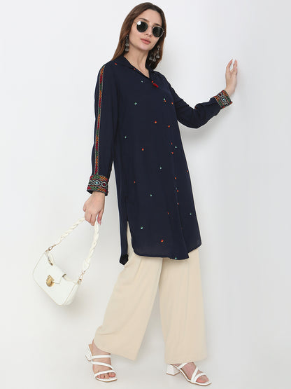Straight Fit Embroidered Kurta