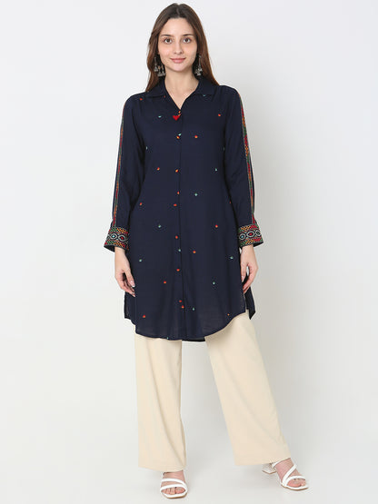 Straight Fit Embroidered Kurta