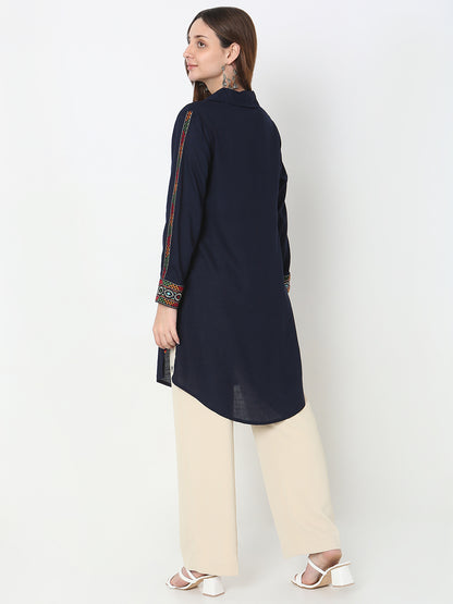 Straight Fit Embroidered Kurta