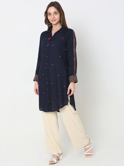 Straight Fit Embroidered Kurta