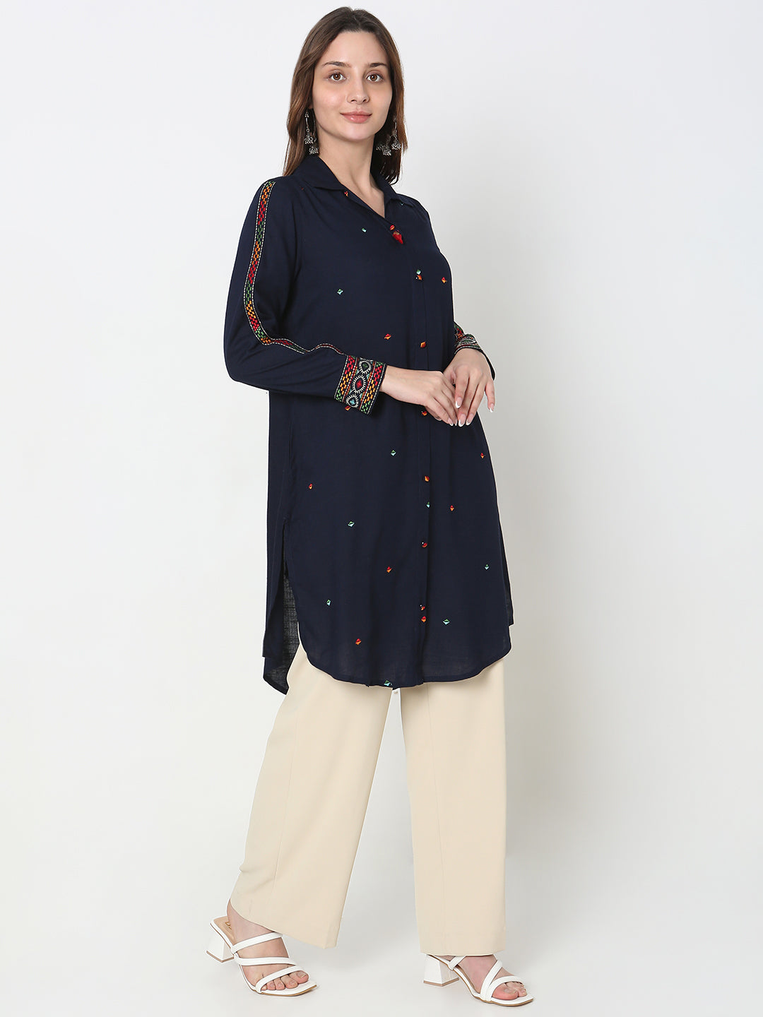 Straight Fit Embroidered Kurta