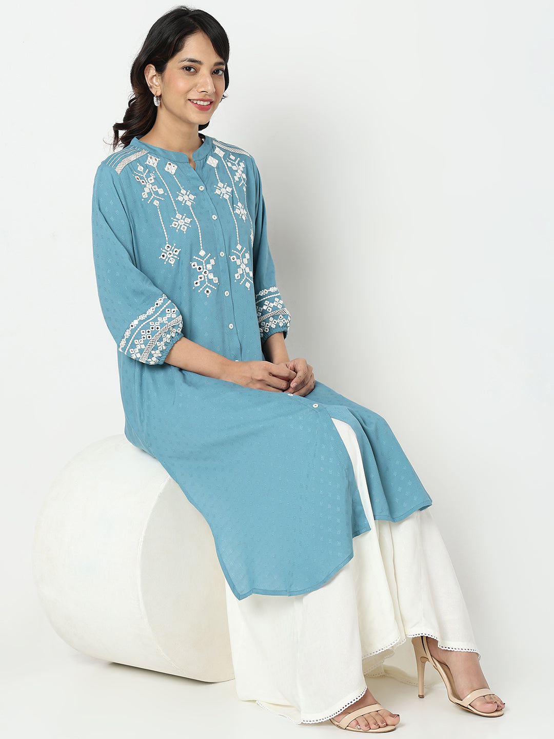 Straight Fit Embellished Kurta