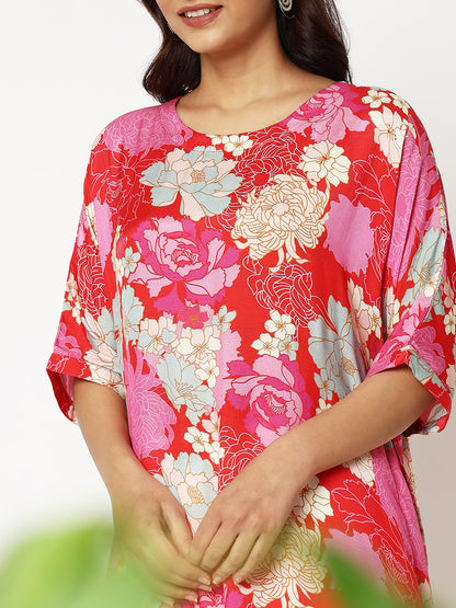 Women Wearing Boxy Fit Printed Kurta