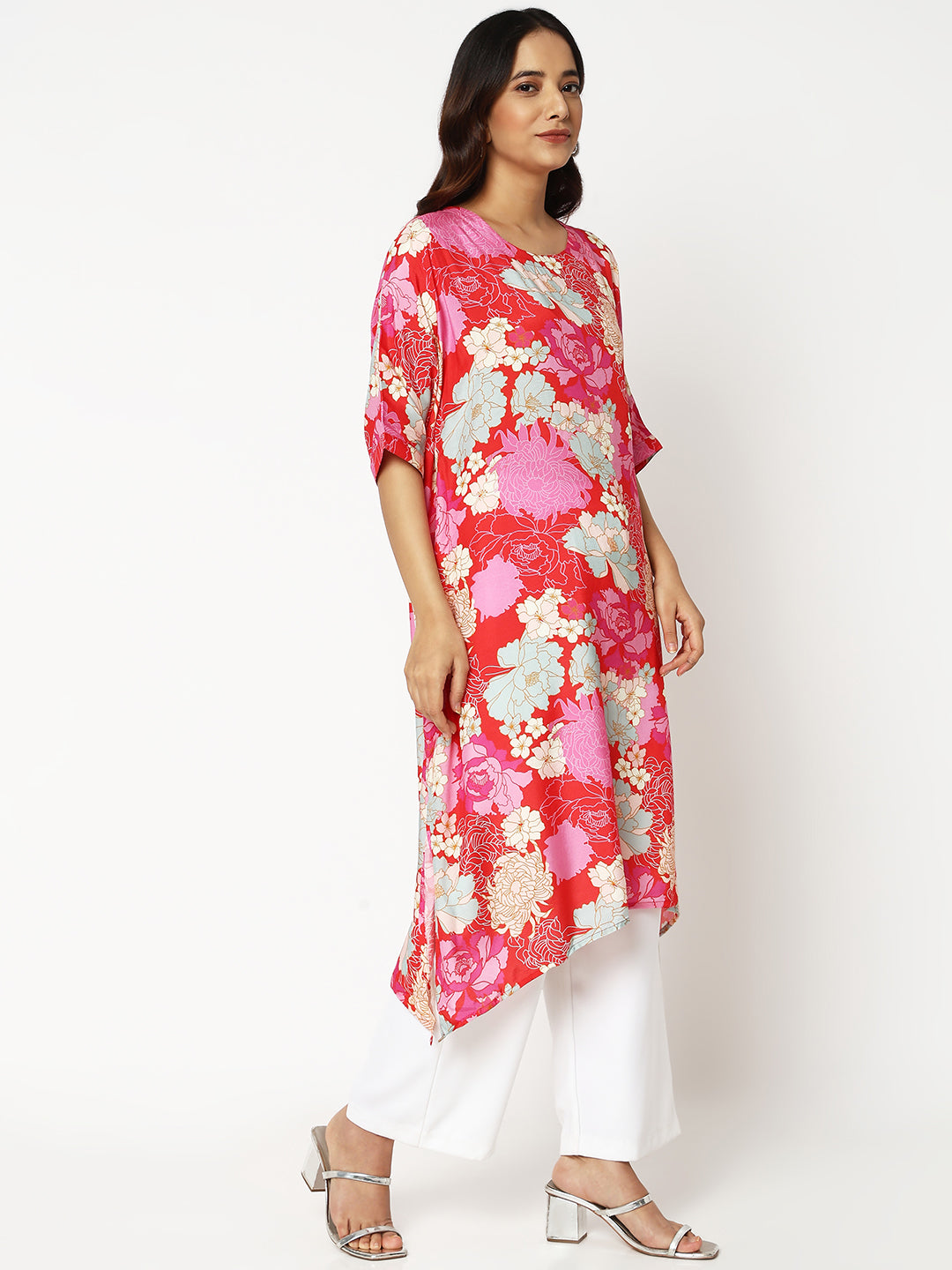 Women Wearing Boxy Fit Printed Kurta