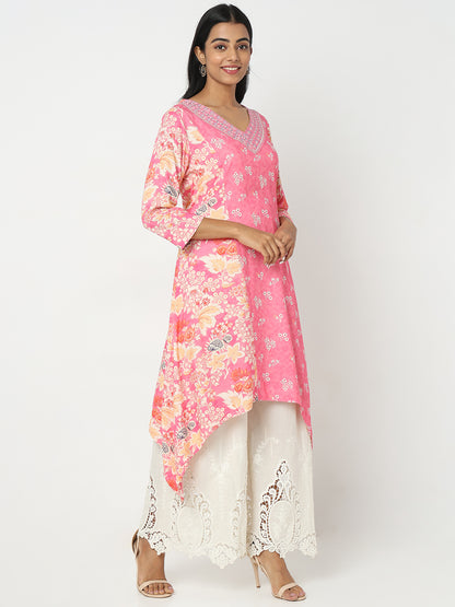 Straight Fit Embroidered Kurta