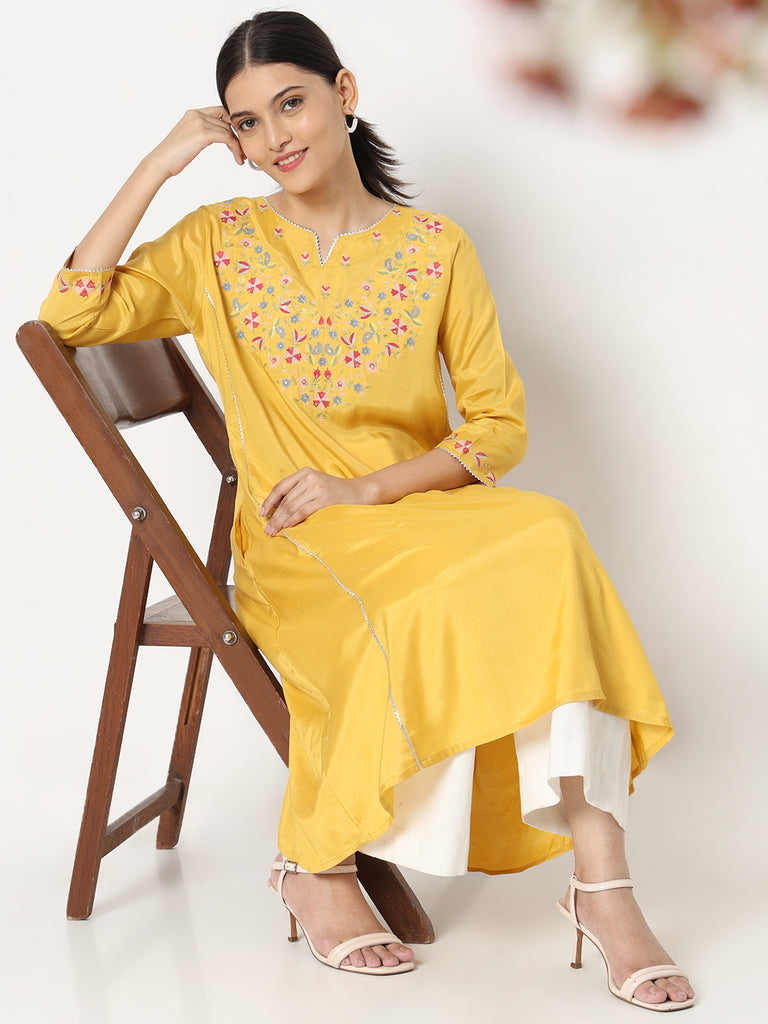 Regular Fit Embroidered Kurta