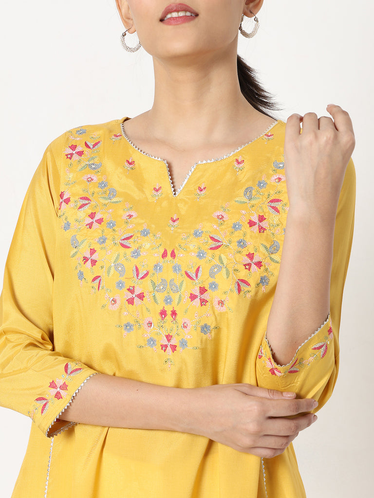 Regular Fit Embroidered Kurta