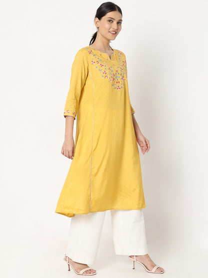 Regular Fit Embroidered Kurta