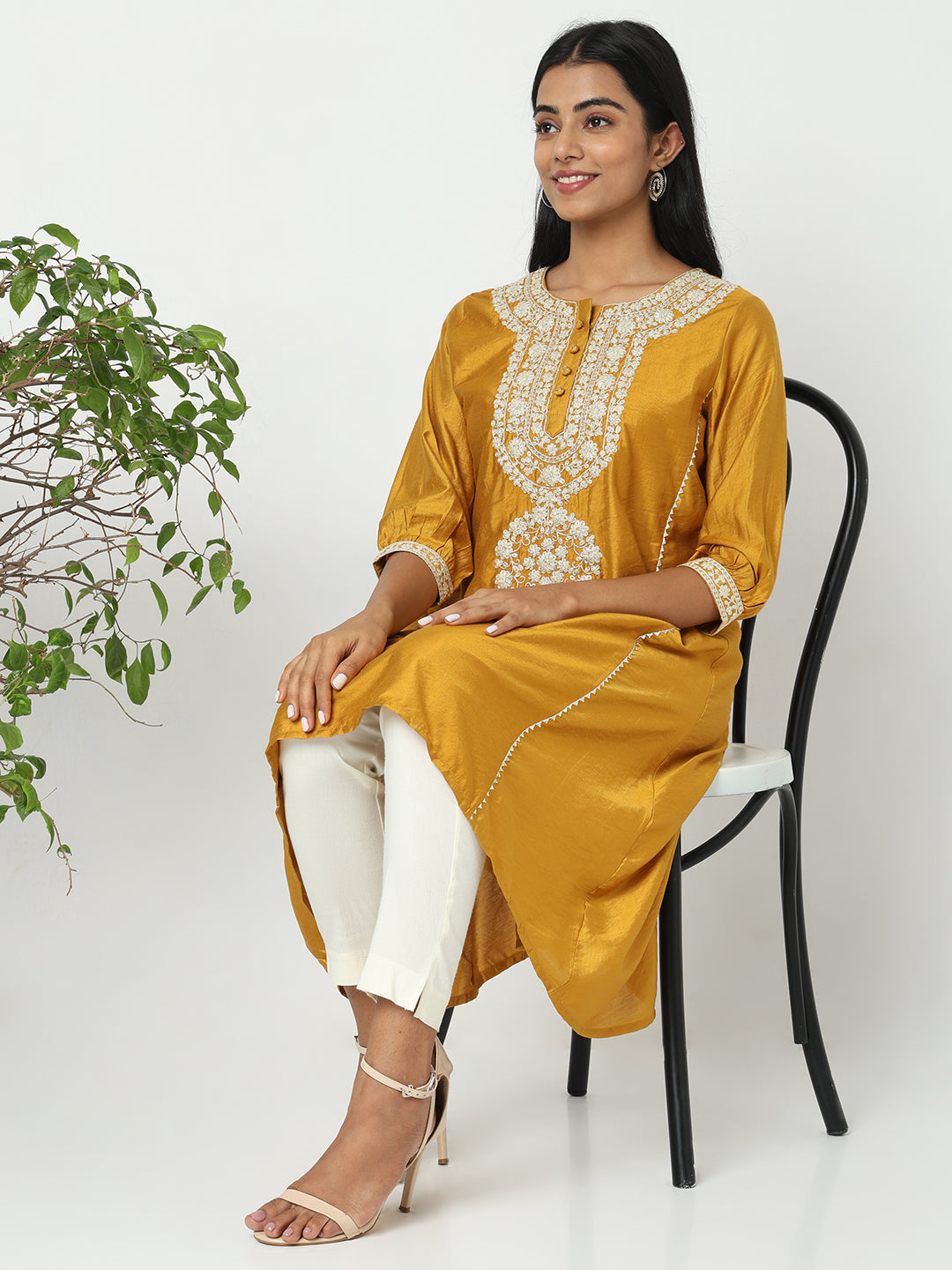 Regular Fit Embroidered Kurta