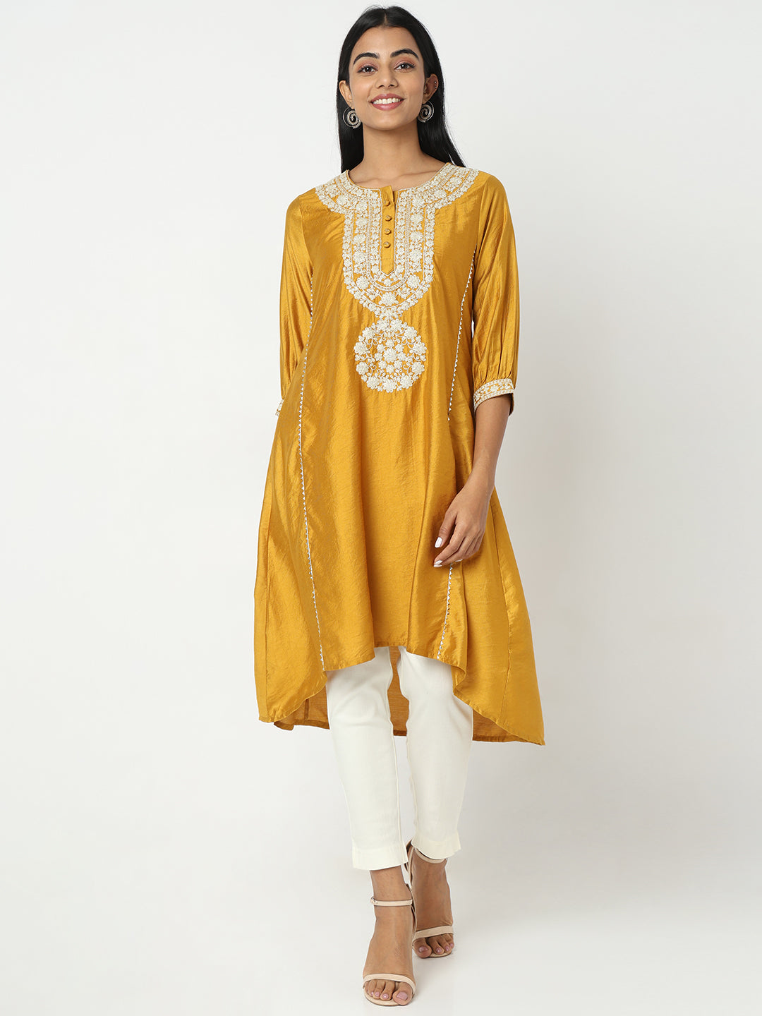 Regular Fit Embroidered Kurta