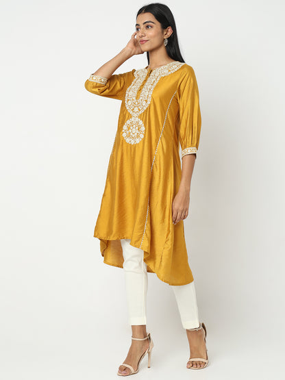 Regular Fit Embroidered Kurta