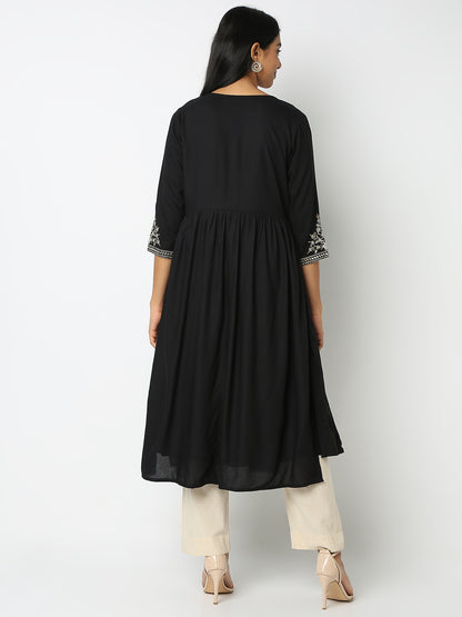 Straight Fit Embroidered Kurta