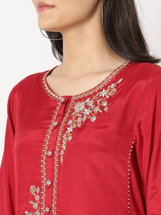 Straight Fit Embroidered Kurta