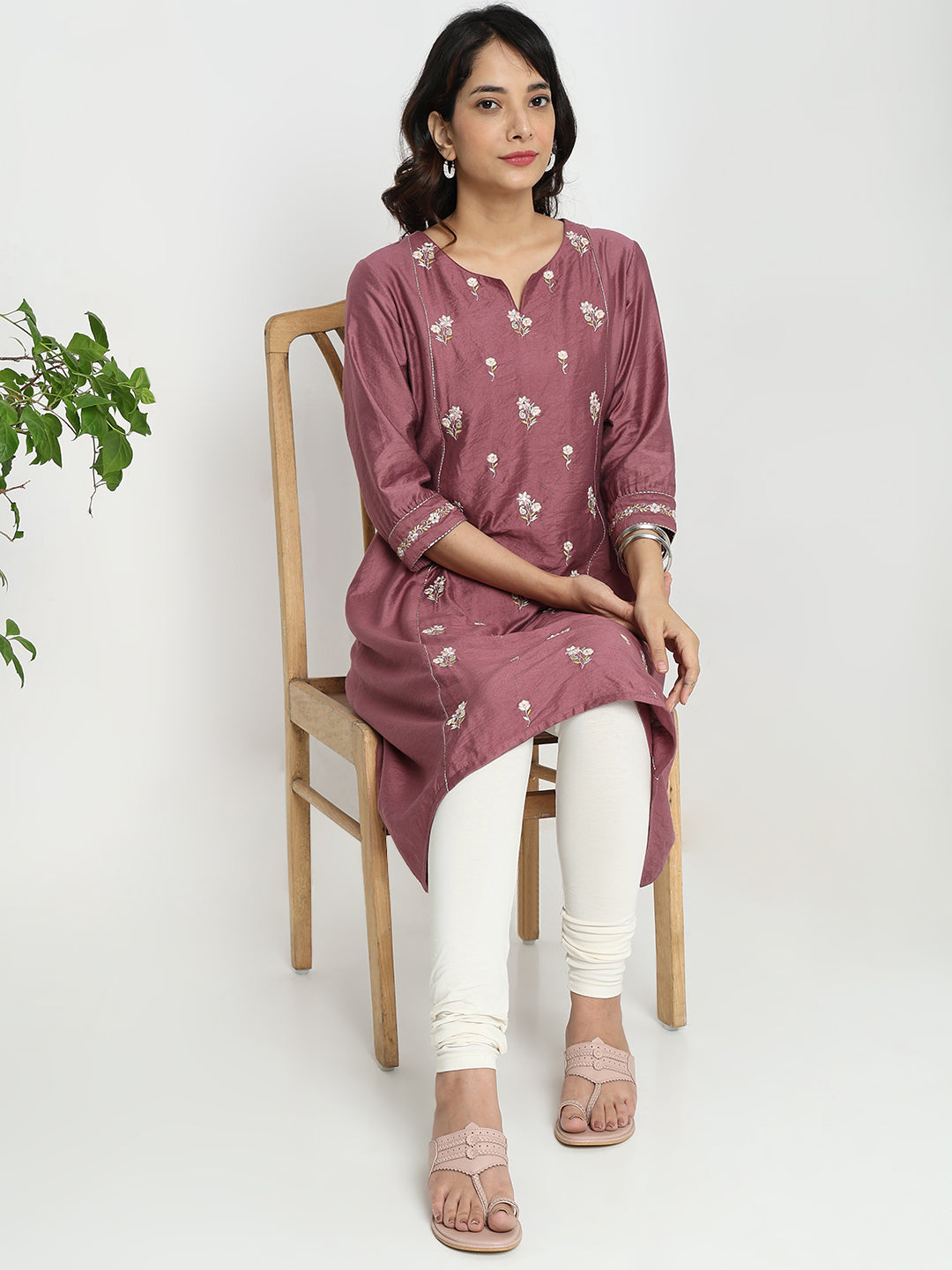 Regular Fit Embroidered Kurta