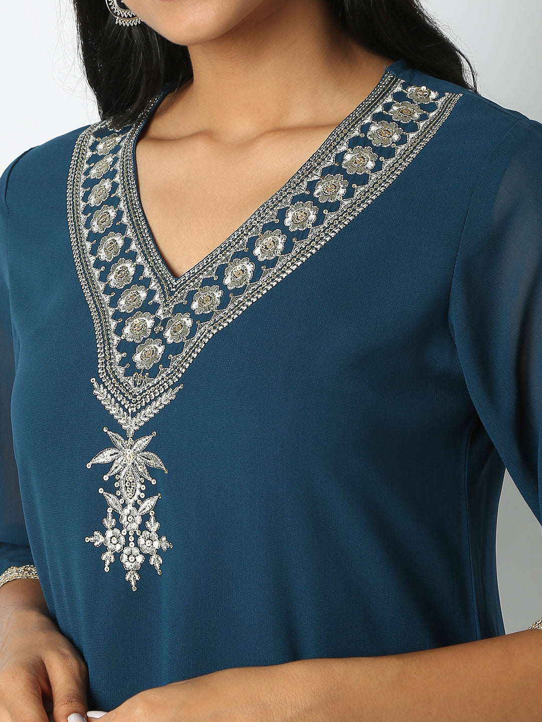 Straight Fit Embroidered Kurta