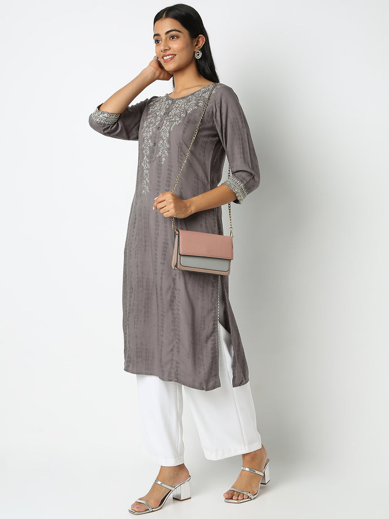 Regular Fit Embroidered Kurta