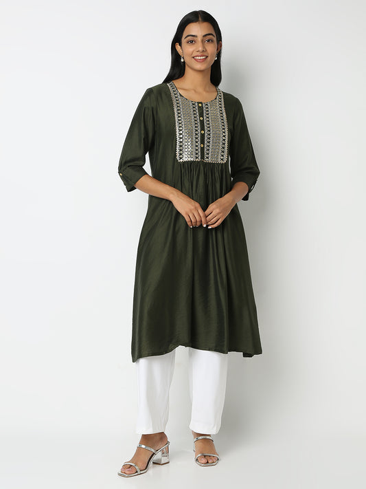 Regular Fit Embroidered Kurta