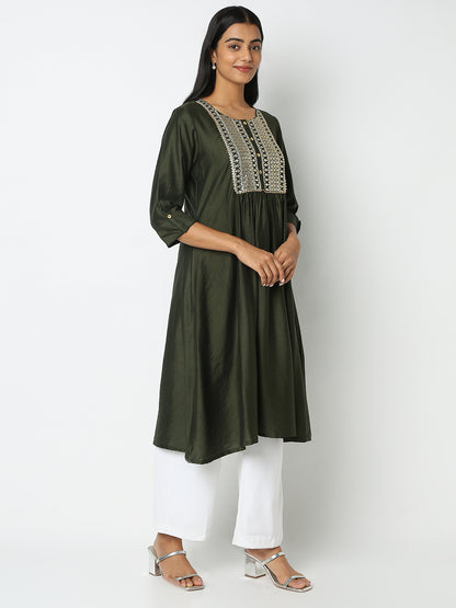 Regular Fit Embroidered Kurta