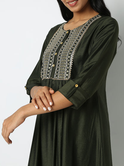 Regular Fit Embroidered Kurta