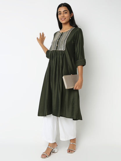 Regular Fit Embroidered Kurta