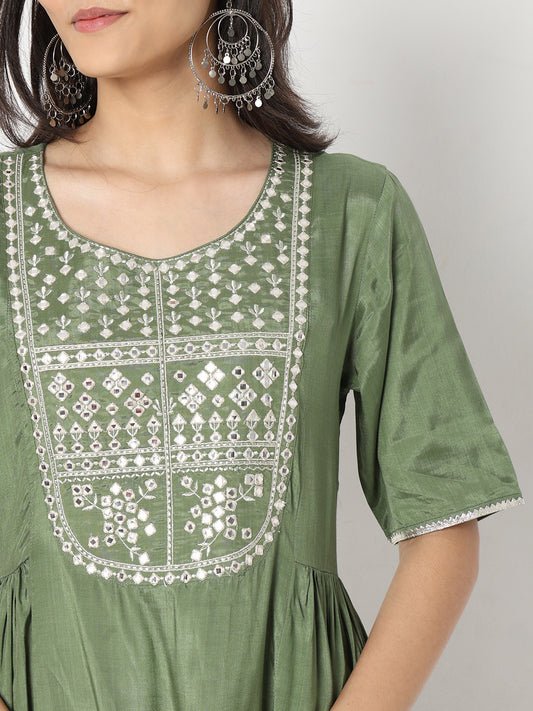 Straight Fit Embellished Kurta