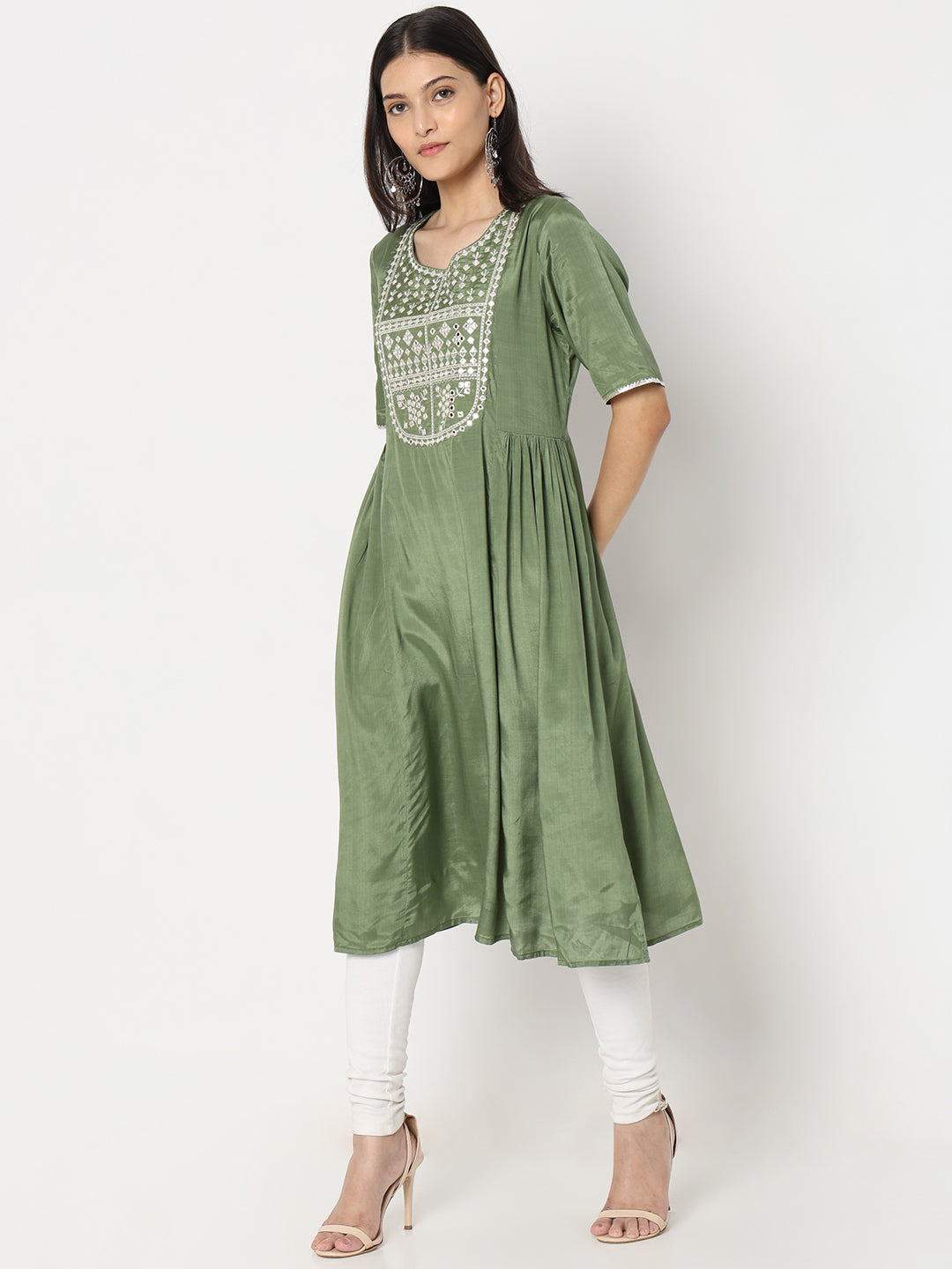 Straight Fit Embellished Kurta