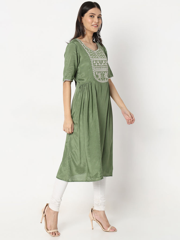 Straight Fit Embellished Kurta