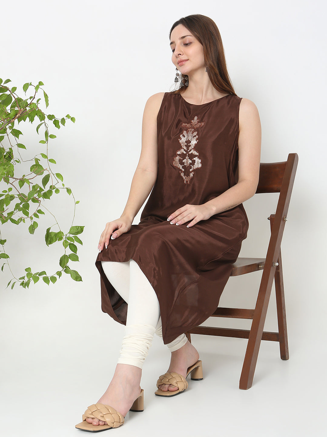 Straight Fit Embellished Kurta