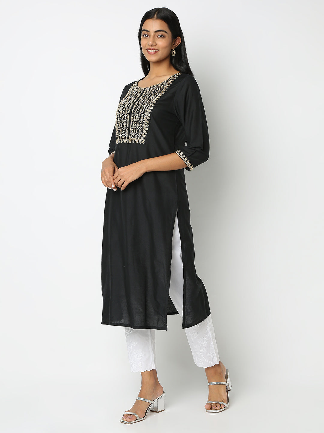 Straight Fit Embroidered Kurta