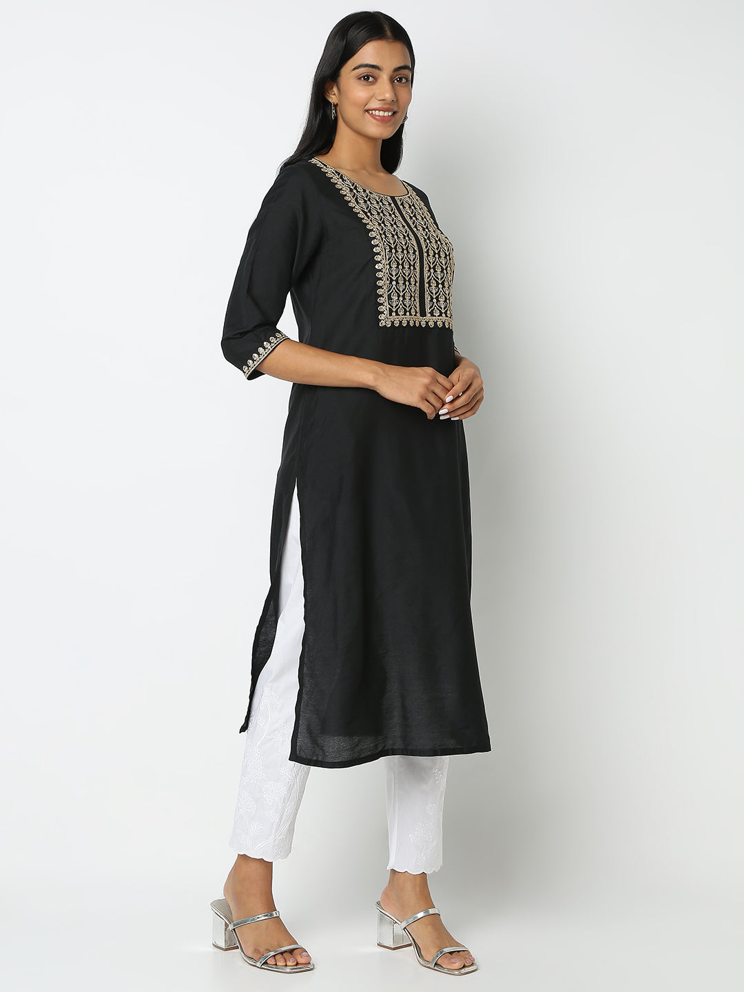 Straight Fit Embroidered Kurta
