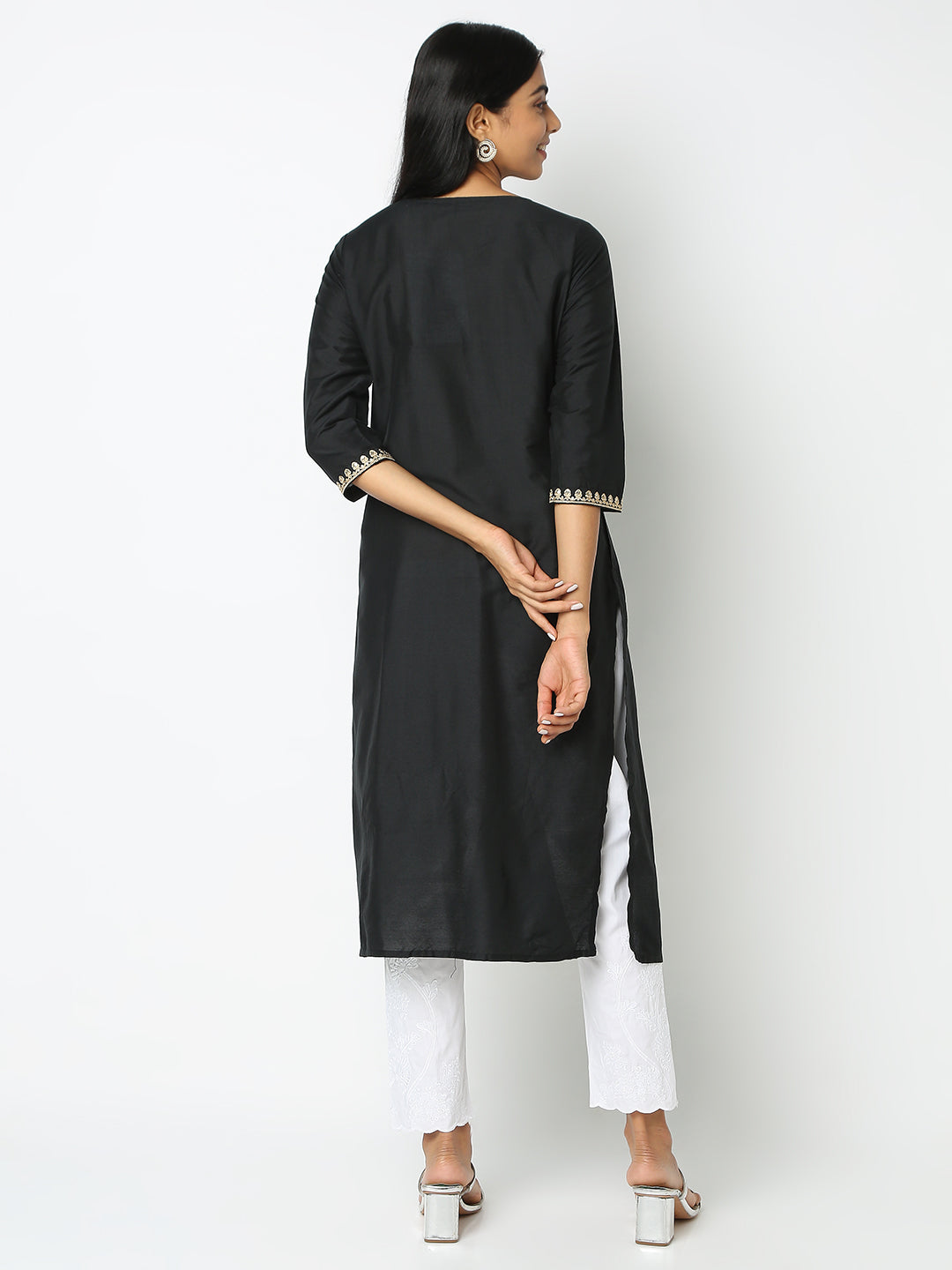 Straight Fit Embroidered Kurta