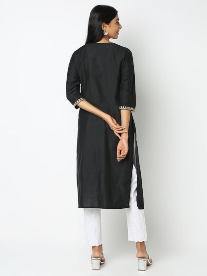 Straight Fit Embroidered Kurta