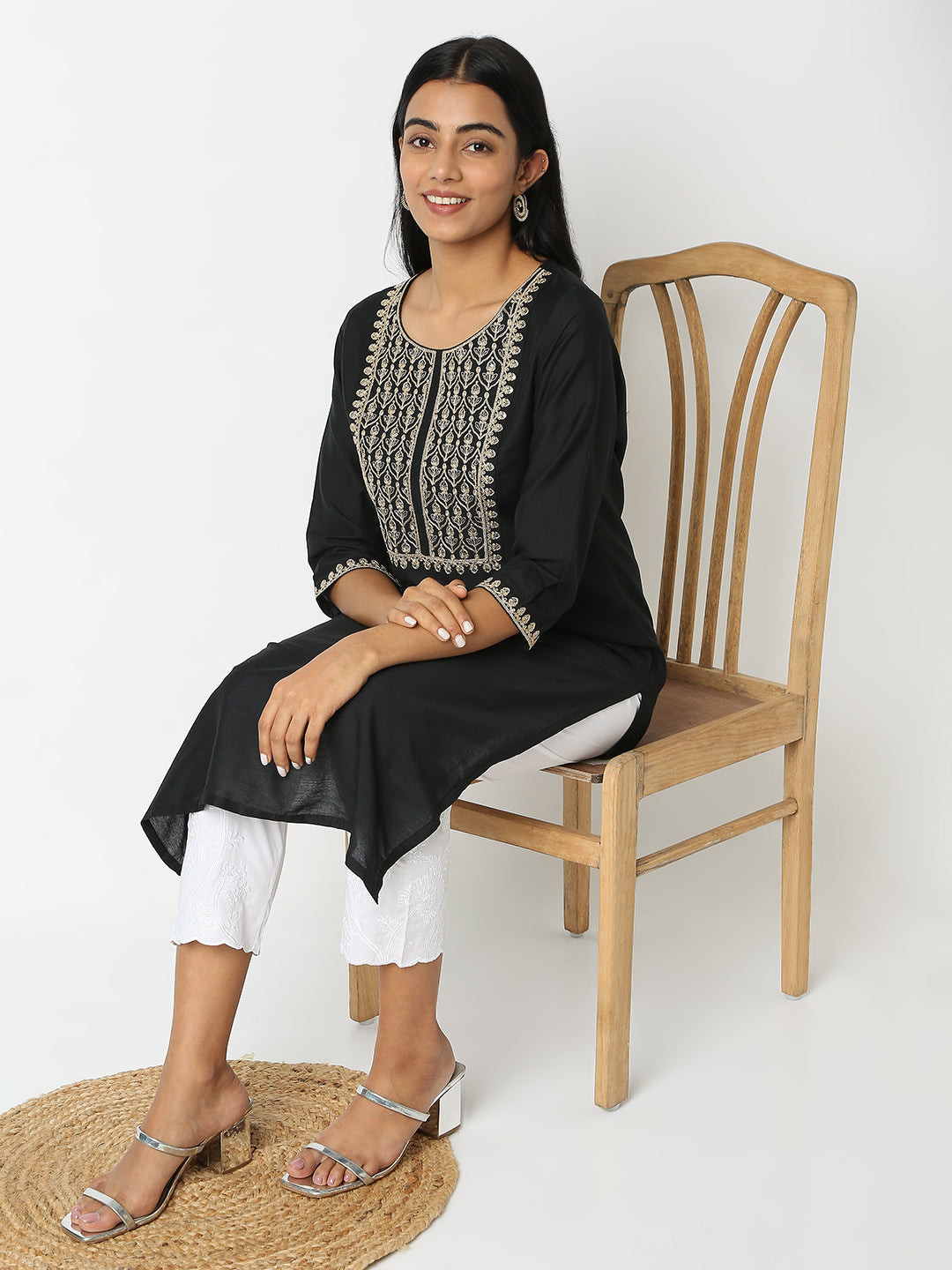 Straight Fit Embroidered Kurta