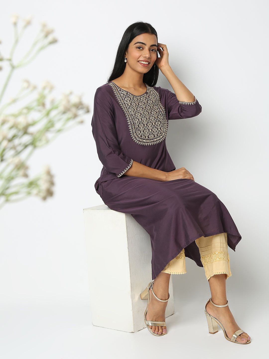 Regular Fit Embroidered Kurta